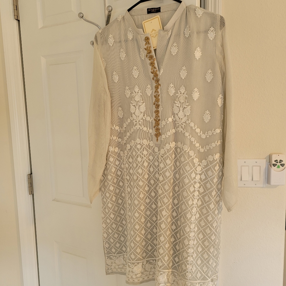Pakistani Agha Noor Kurta